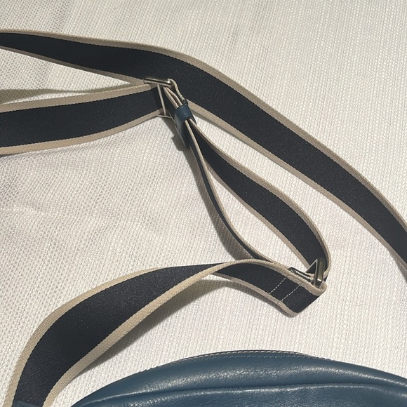 Cross body Coach bag in excellent condition. - Picture 3 of 9